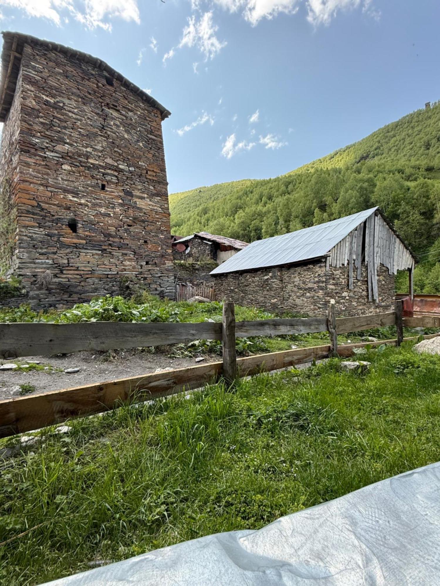 Hotel Nizharadze'S Tower Uschguli Exterior foto